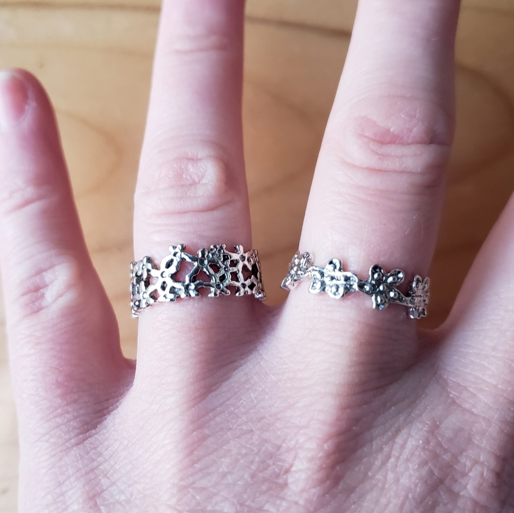 Lot of Two Vintage Abstract Floral Rings